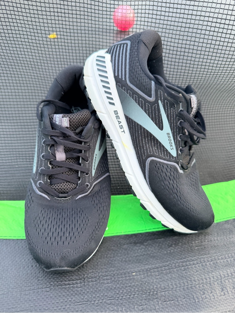 Brooks Beast 20 Men's Size 10D Comfort Running Shoes Black